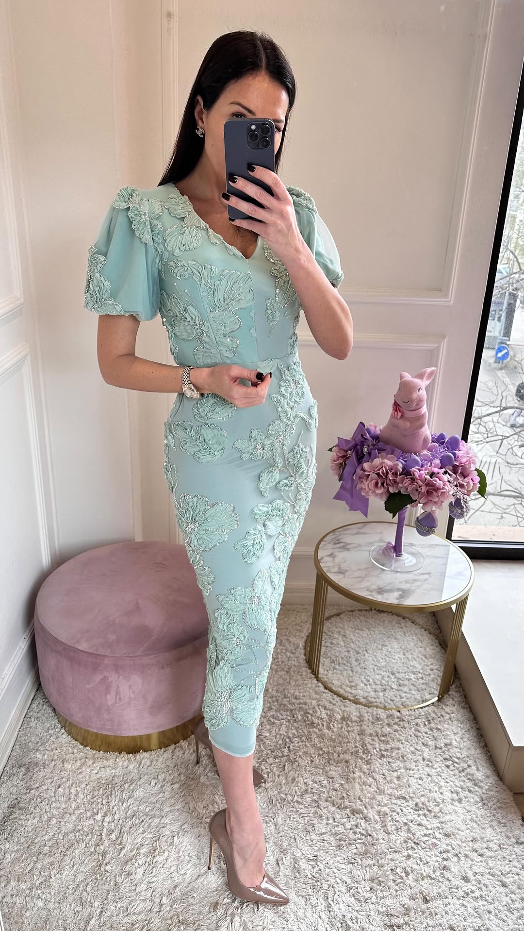 Elegantní dámské letní šaty s vyšívanými květinami a krystaly