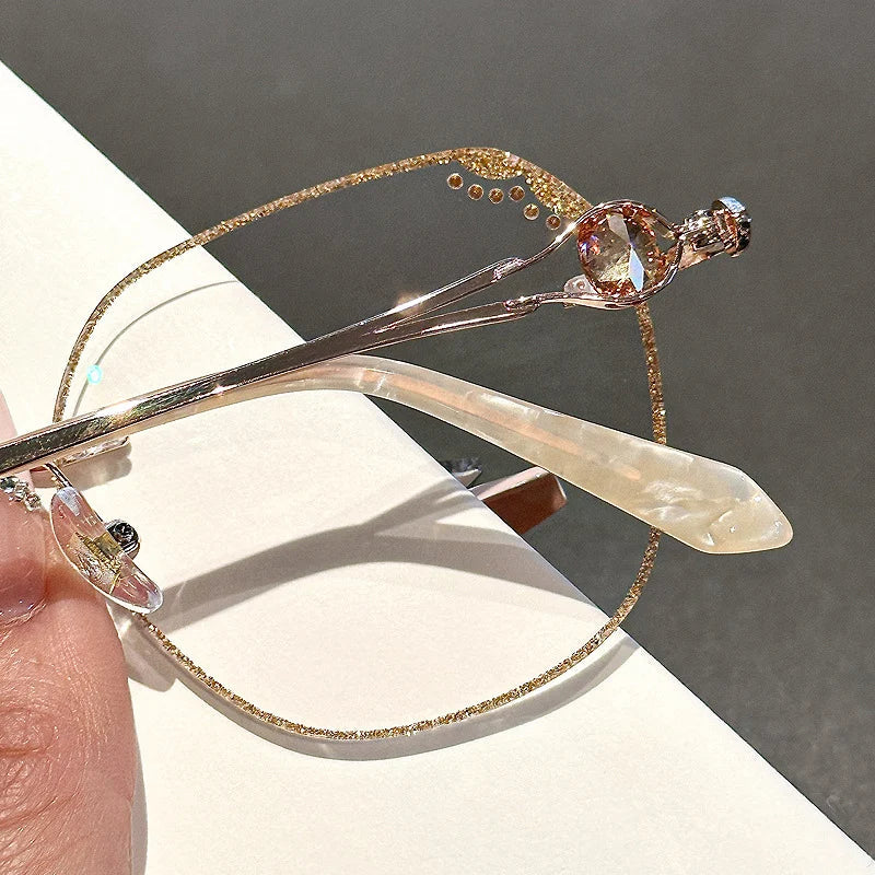 DÁMSKÉ ANTIREFLEXNÍ DIAMANTOVÉ BRÝLE, KTERÉ OCHRANUJÍ PŘED MODRÝM SVĚTLEM