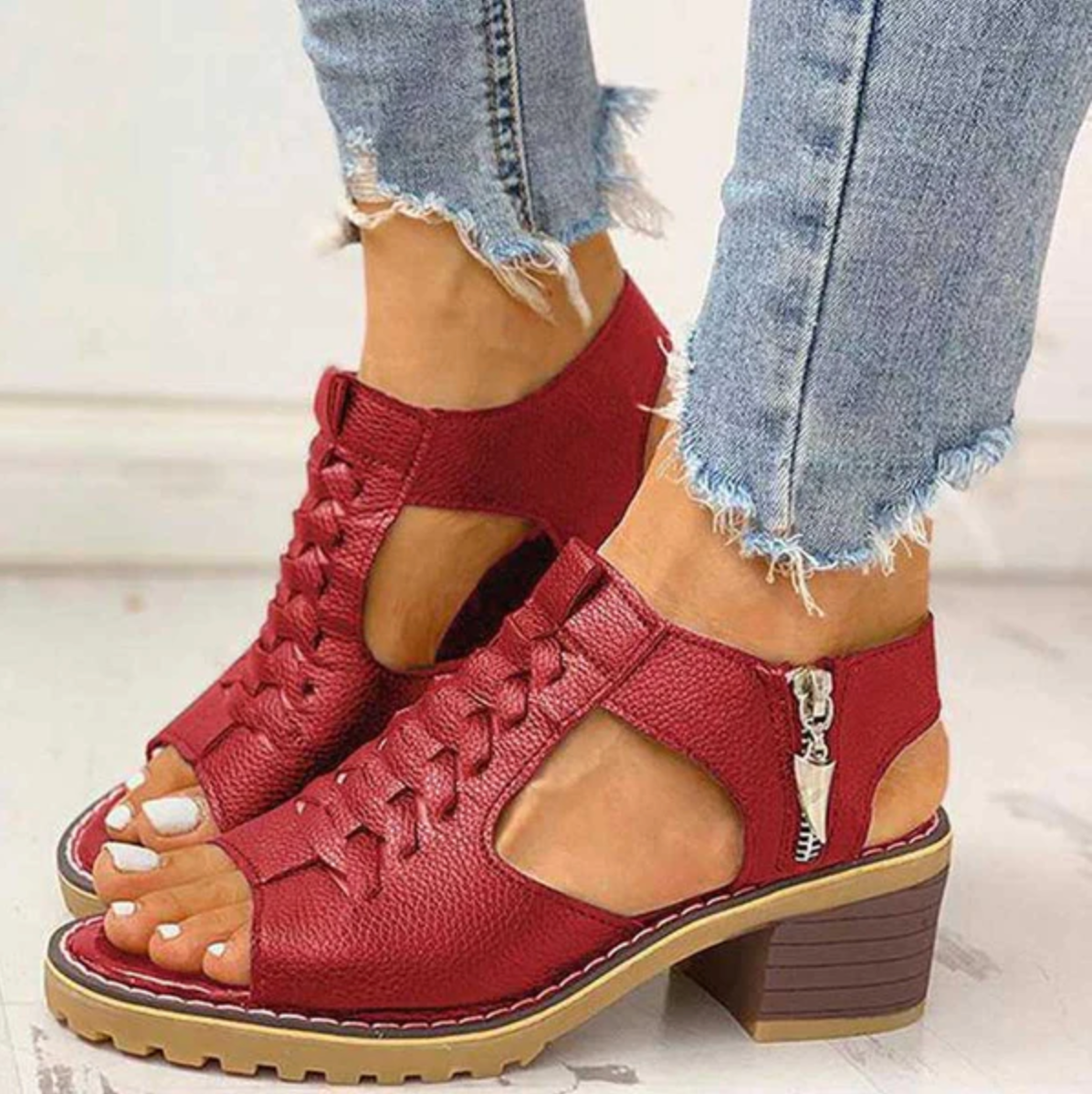 Dámské ortopedické sandály na podpatku s bočním zipem