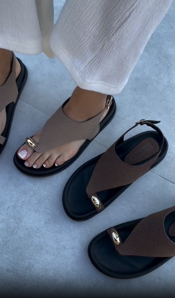 Pohodlné francouzské sandály s otevřenou špičkou a kovovou přezkou pro ženy