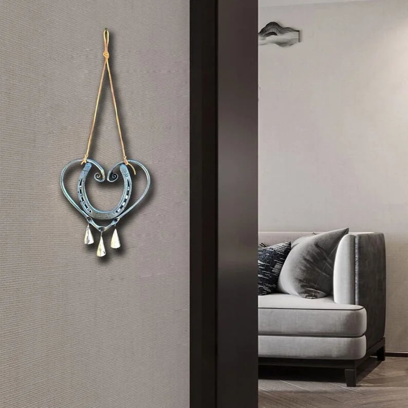 Ručně vyrobený gong štěstí s ocelovými hřebíky