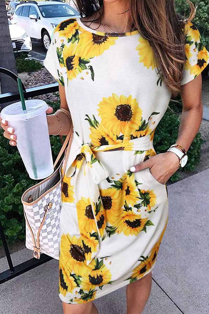 Dámské mini šaty s geometrickým květinovým potiskem a krátkým rukávem