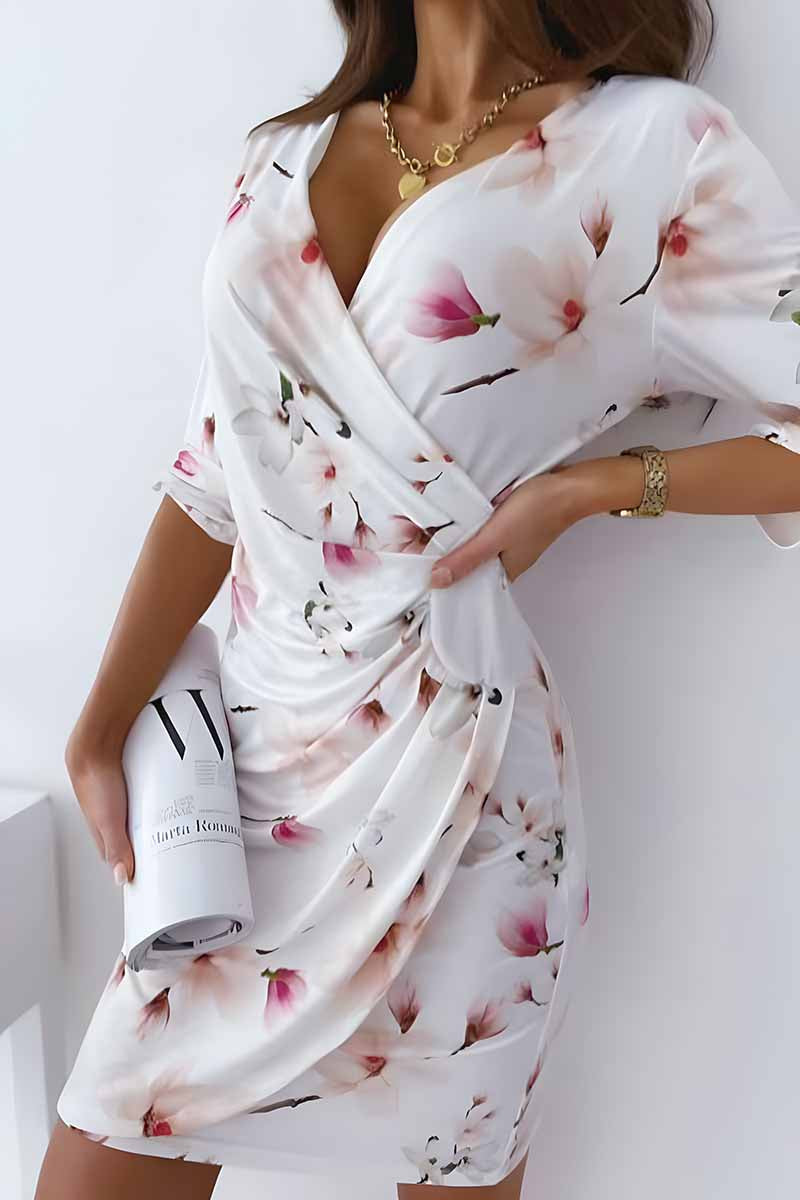 Dámské tenké mini šaty s výstřihem do V a potiskem s květinami