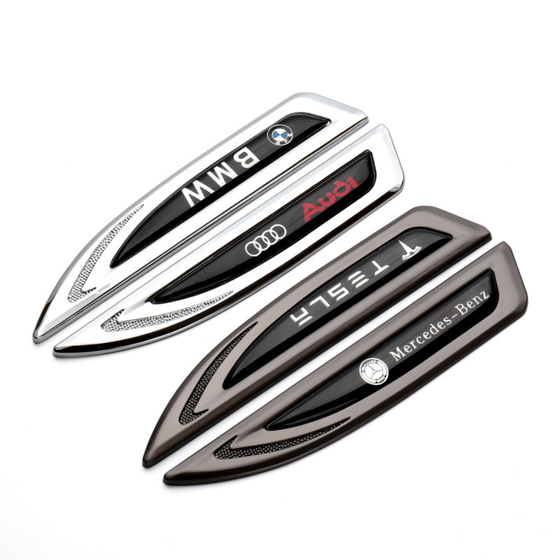 Univerzální samolepka na auto s logem, kovová, personalizovaná (2 ks)