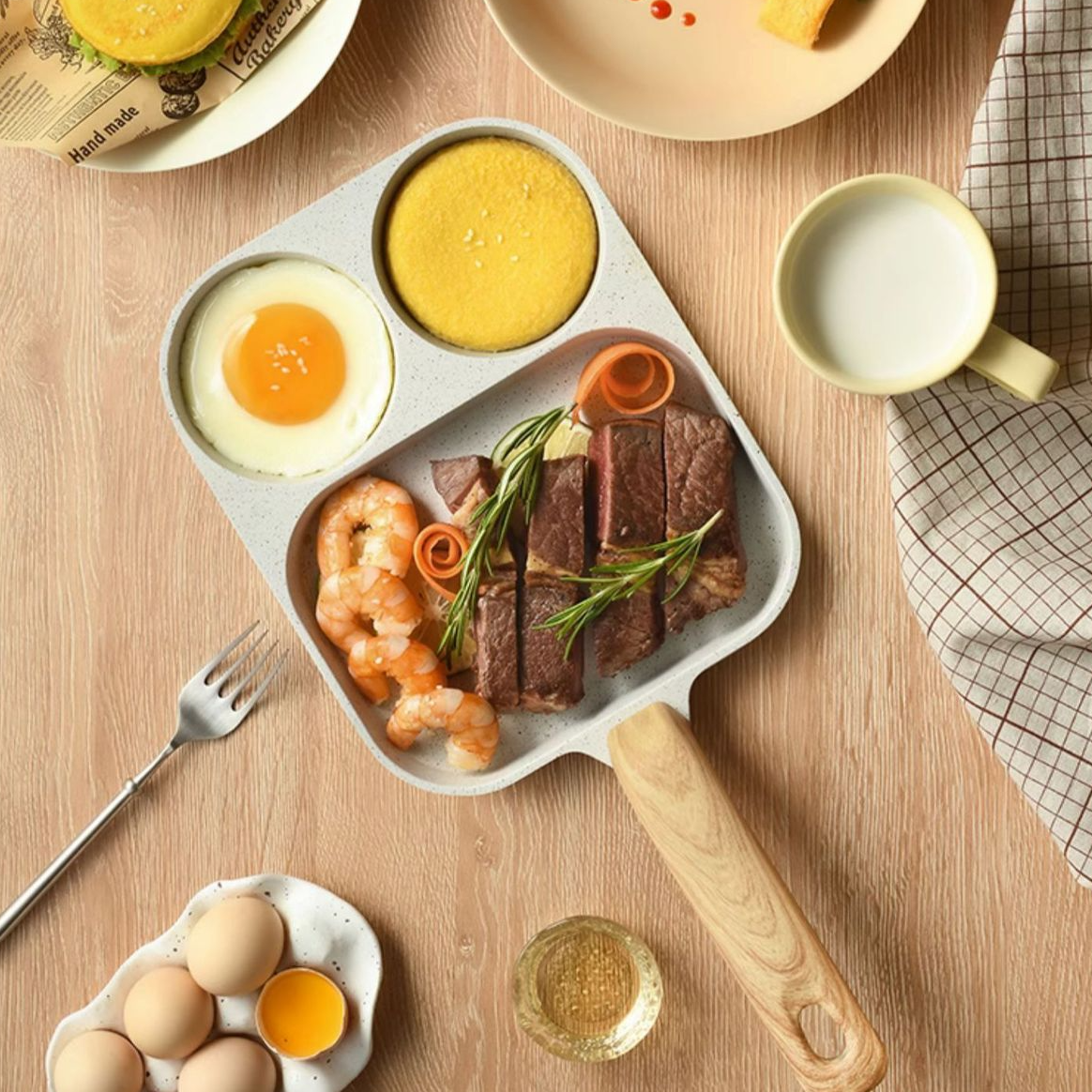 Pánev s nepřilnavým povrchem 4 v 1: ideální na vejce, slaninu a burgery