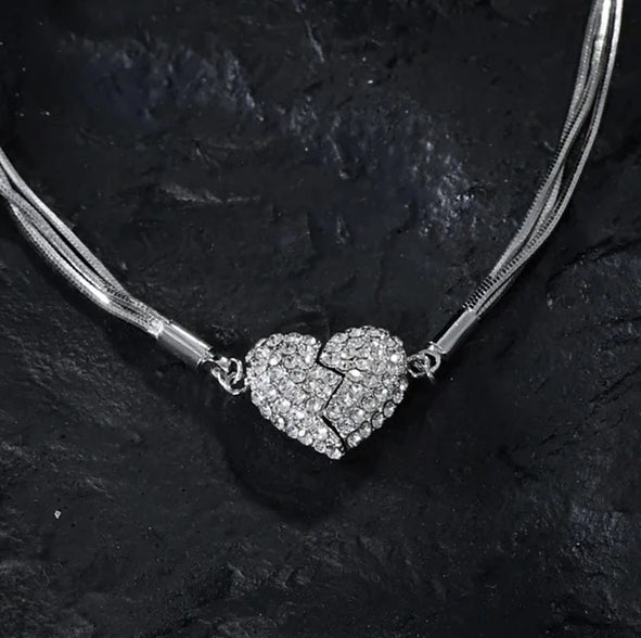 Elegantní náhrdelník, třpytivý - “Magnetické srdce“