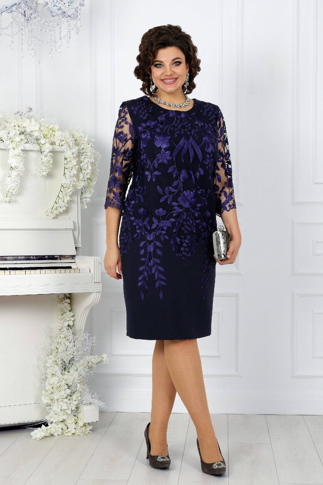 Oversized šaty s krajkovým patchworkem a potiskem