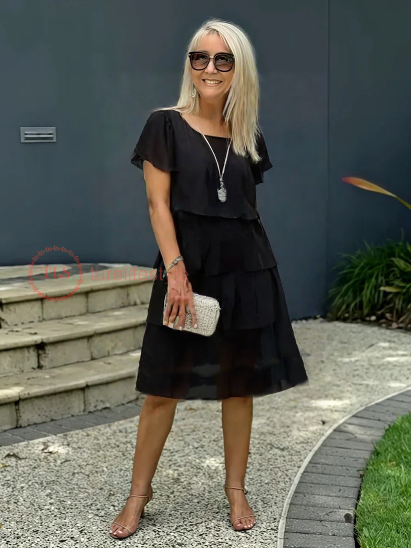 Šaty z volné šifonové vrstvy