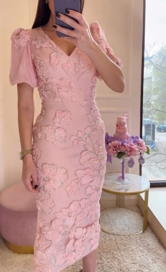 Elegantní dámské letní šaty s vyšívanými květinami a krystaly
