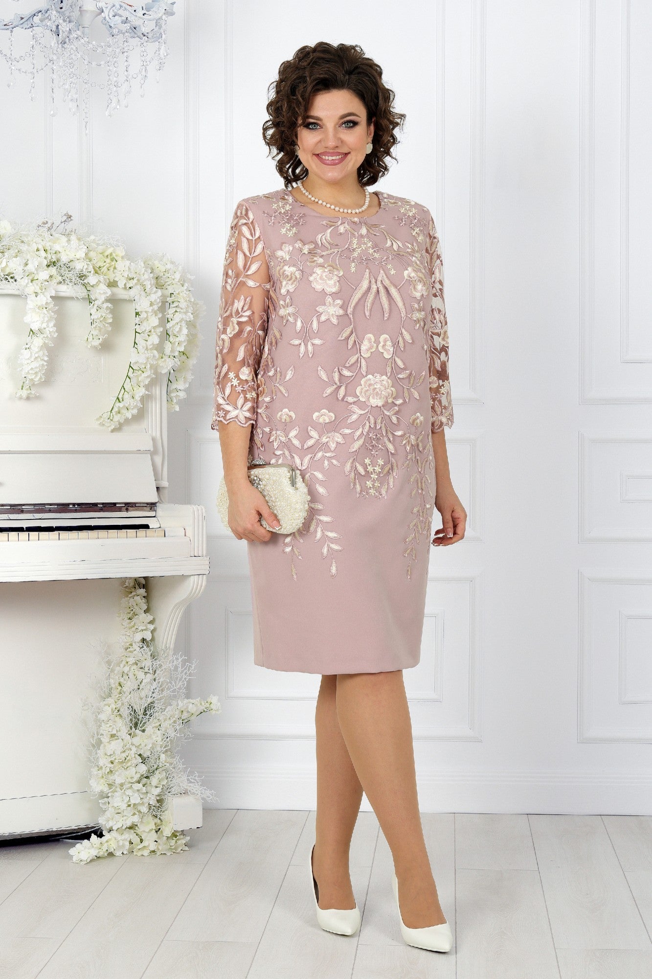 Oversized šaty s krajkovým patchworkem a potiskem