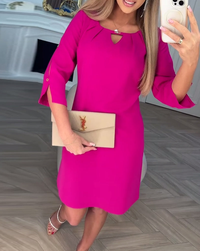 Elegantní, jednobarevné, jednoduché šaty ve tvaru V