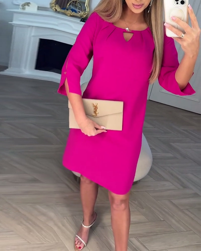 Elegantní, jednobarevné, jednoduché šaty ve tvaru V