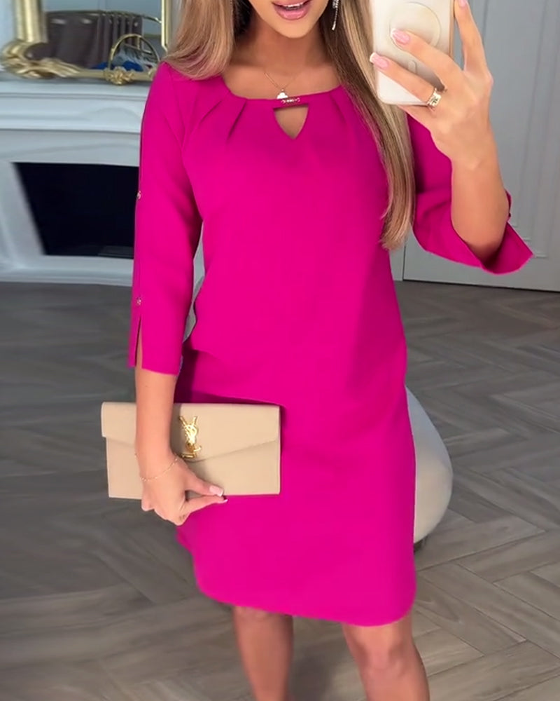 Elegantní, jednobarevné, jednoduché šaty ve tvaru V