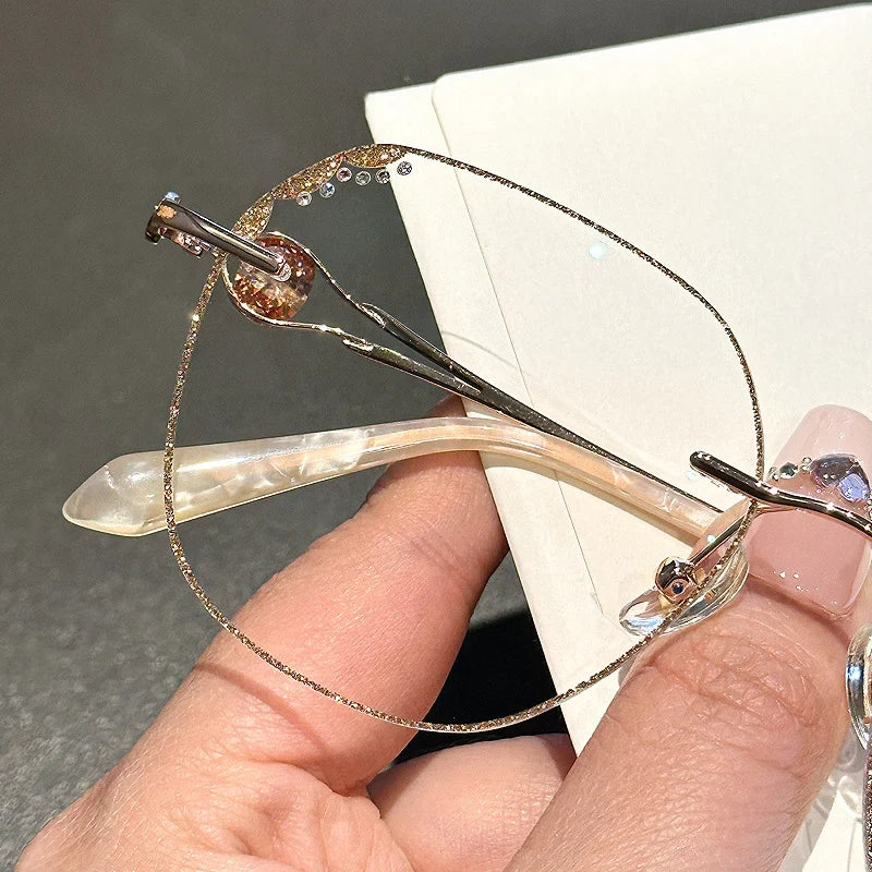 DÁMSKÉ ANTIREFLEXNÍ DIAMANTOVÉ BRÝLE, KTERÉ OCHRANUJÍ PŘED MODRÝM SVĚTLEM