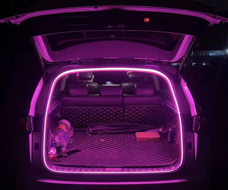 Dynamický, plynulý světelný pás do kufru vašeho auta