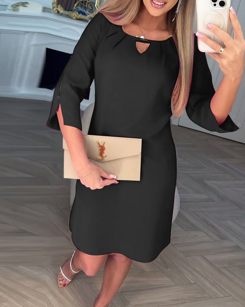 Elegantní, jednobarevné, jednoduché šaty ve tvaru V