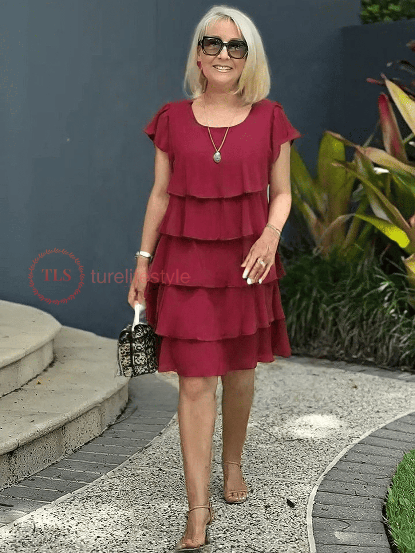 Šaty z volné šifonové vrstvy