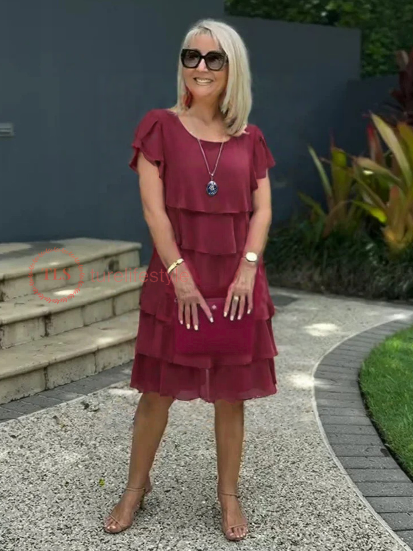 Šaty z volné šifonové vrstvy