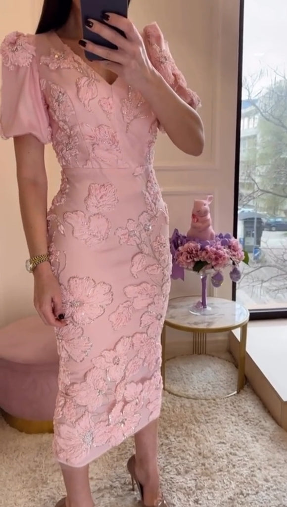 Elegantní dámské letní šaty s vyšívanými květinami a krystaly