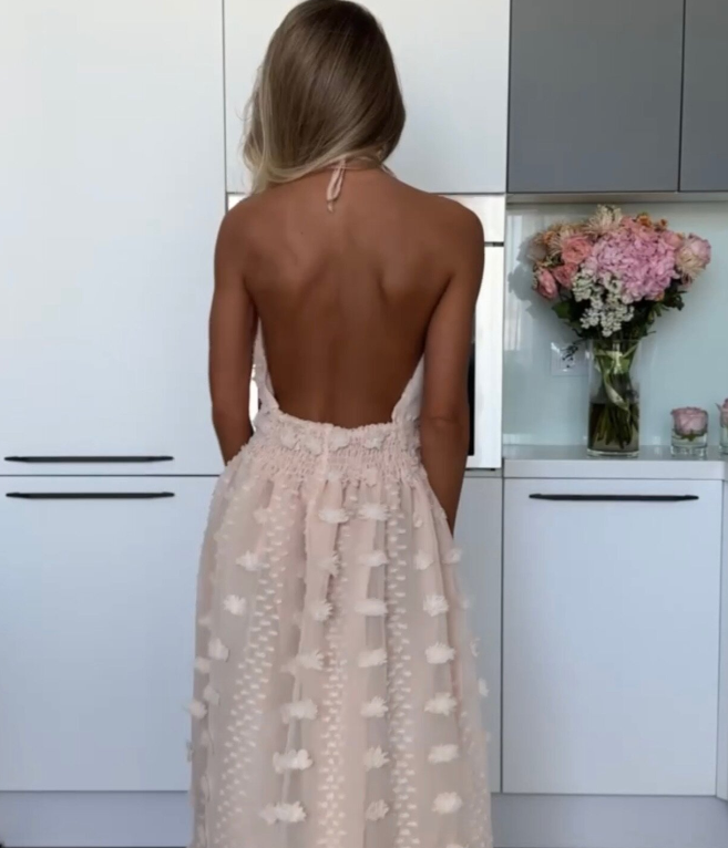 Dámské módní letní šaty s otevřenými zády a velkým rozparkem