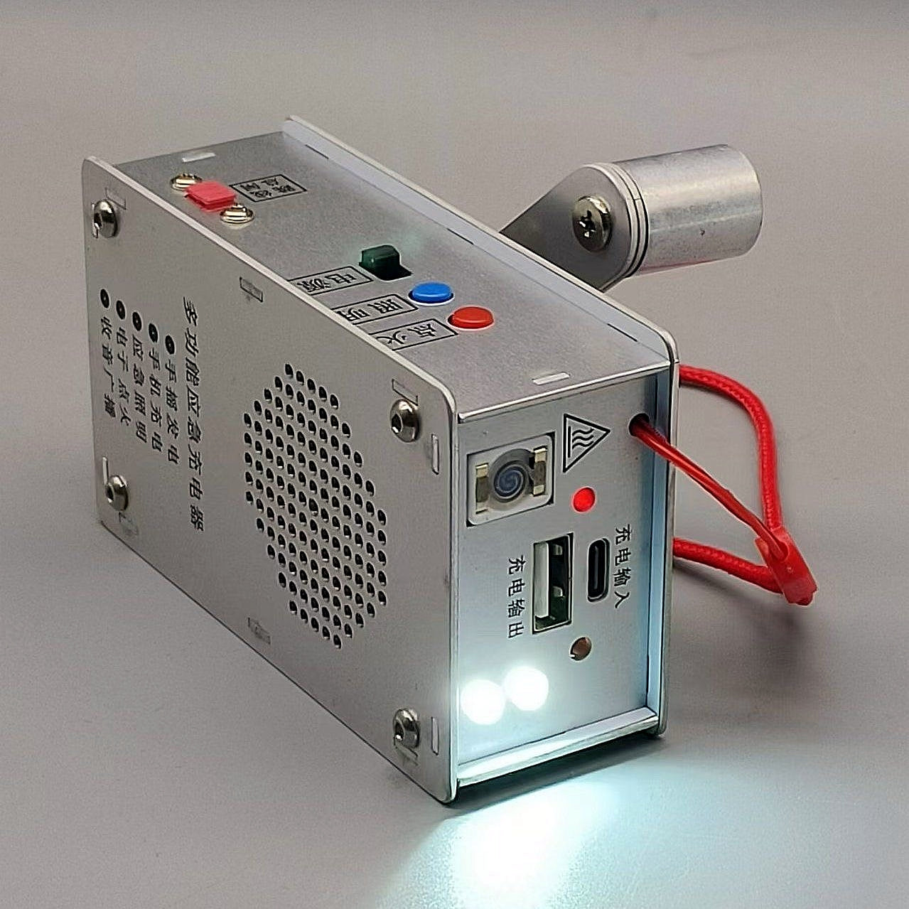 🔋 Nouzová nabíječka s ruční klikou – svítilna, zapalovač a powerbanka (1000 mAh)