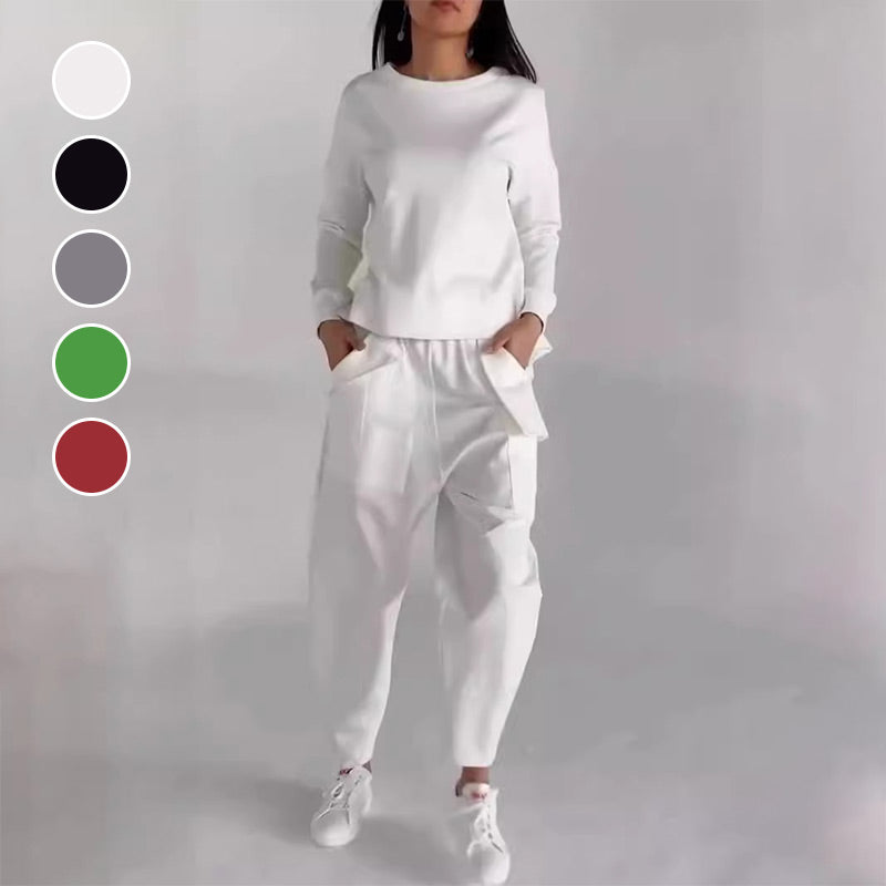 Dámský sportovní oblek s mnoha kapsami