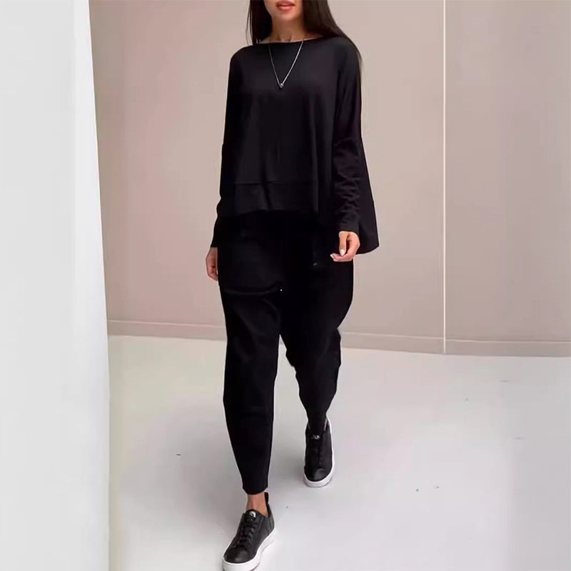 Dámský sportovní oblek s mnoha kapsami