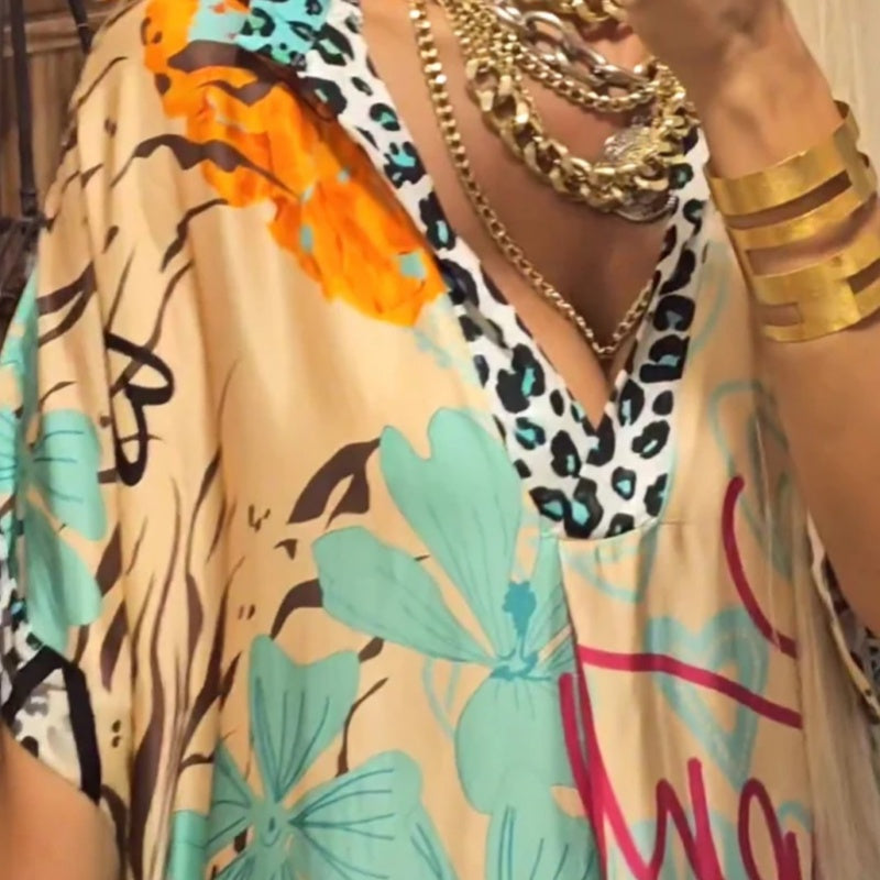 Dámské šaty s krátkým rukávem a hlubokým výstřihem do V