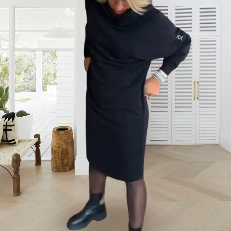 Dámské šaty s kapucí, kapsami a vlněnou podšívkou