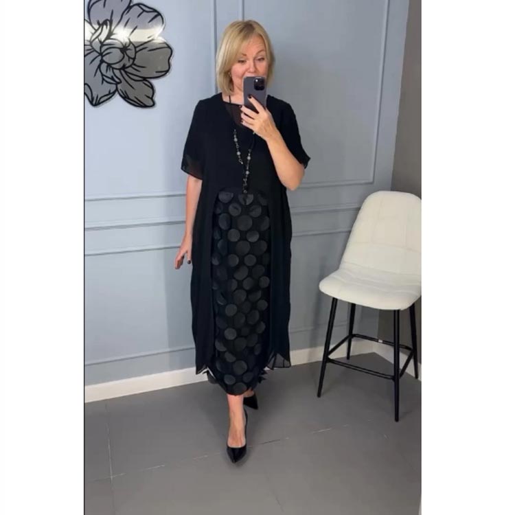 Dámské elegantní černé šaty s výstřihem do V a nepravidelným sakem - dvoudílná sada