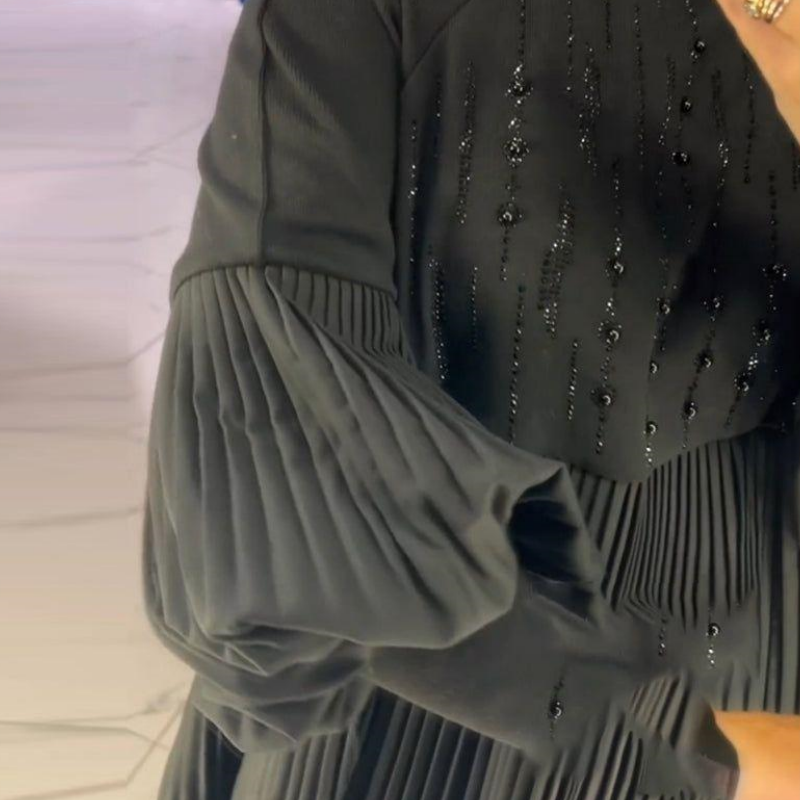 Dámské šaty nadměrné velikosti s rozšířenými rukávy a stojáčkem