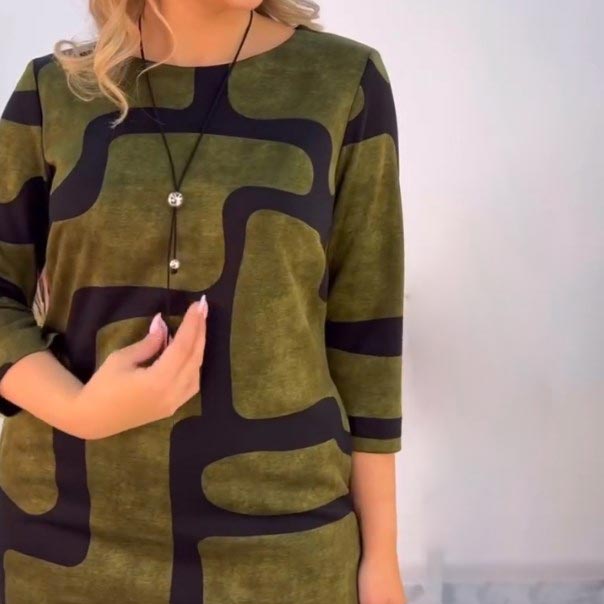 Elegantní dámské šaty s kulatým výstřihem