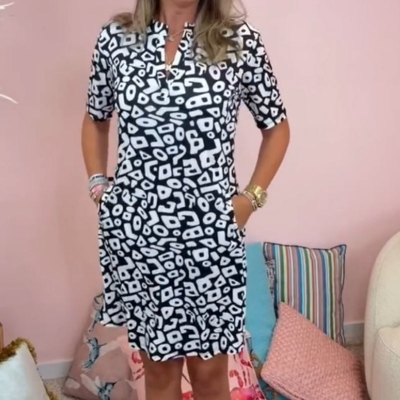 Potištěné šaty s výstřihem do V s krátkým rukávem