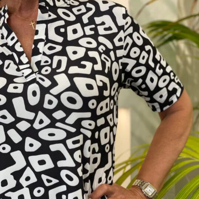 Potištěné šaty s výstřihem do V s krátkým rukávem