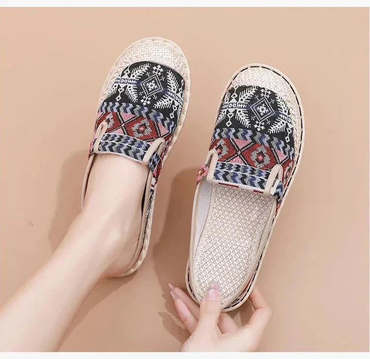 Prodyšné plátěné pantofle se zabalenou hlavičkou