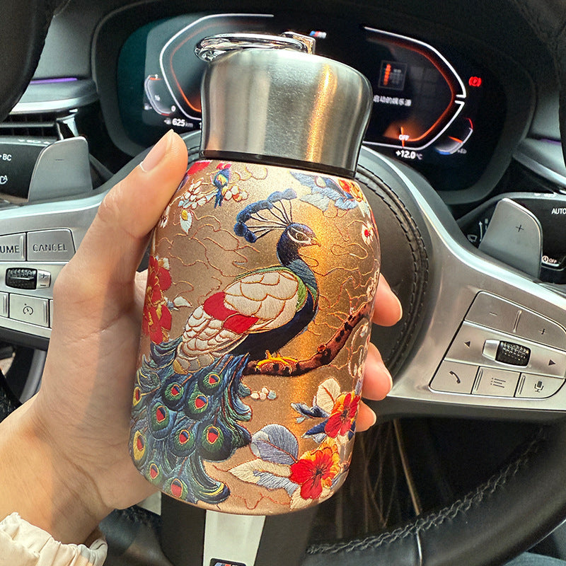 Stylová a přenosná izolovaná láhev na vodu