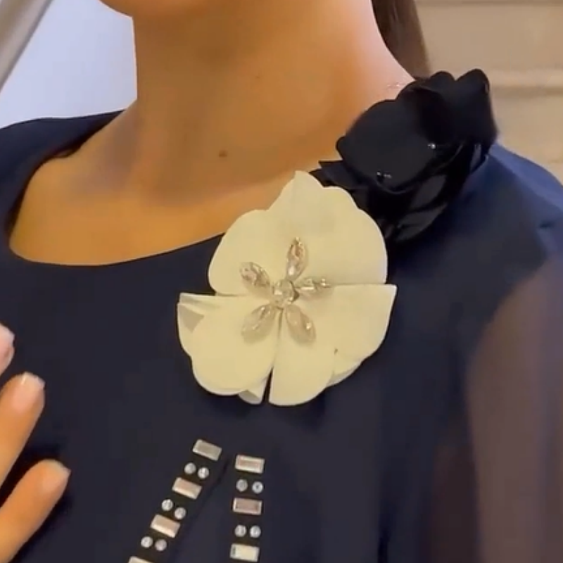 🌸✨【S-4XL】Dámské síťované šaty s kulatým výstřihem a květinovým akcentem