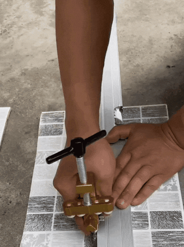 Řezačka skla a dlaždic