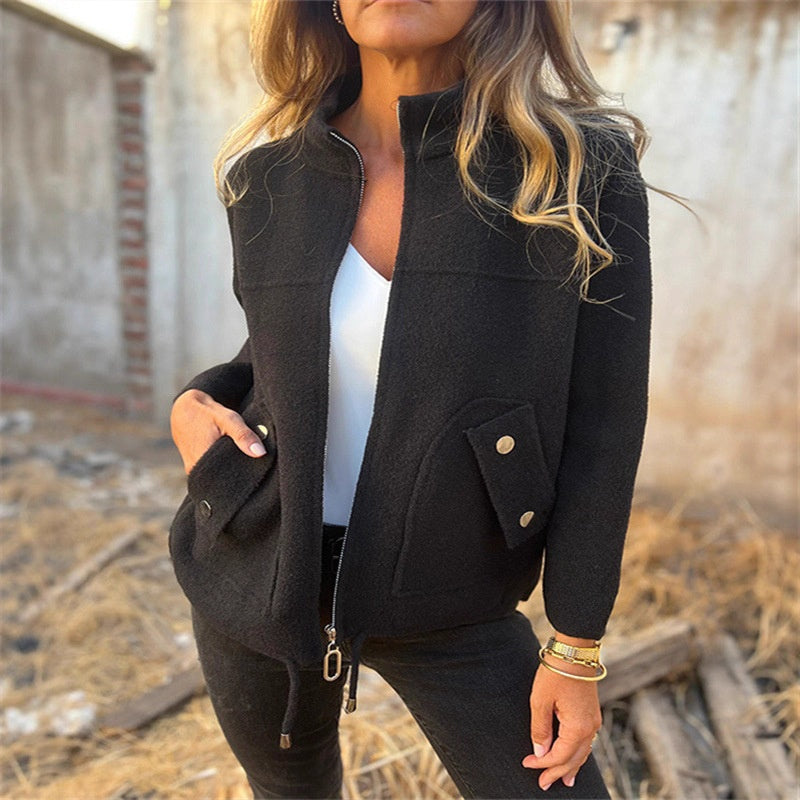 🧥 Ležérní bunda s vysokým límcem a zipem