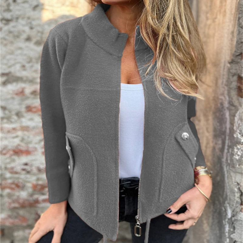 🧥 Ležérní bunda s vysokým límcem a zipem