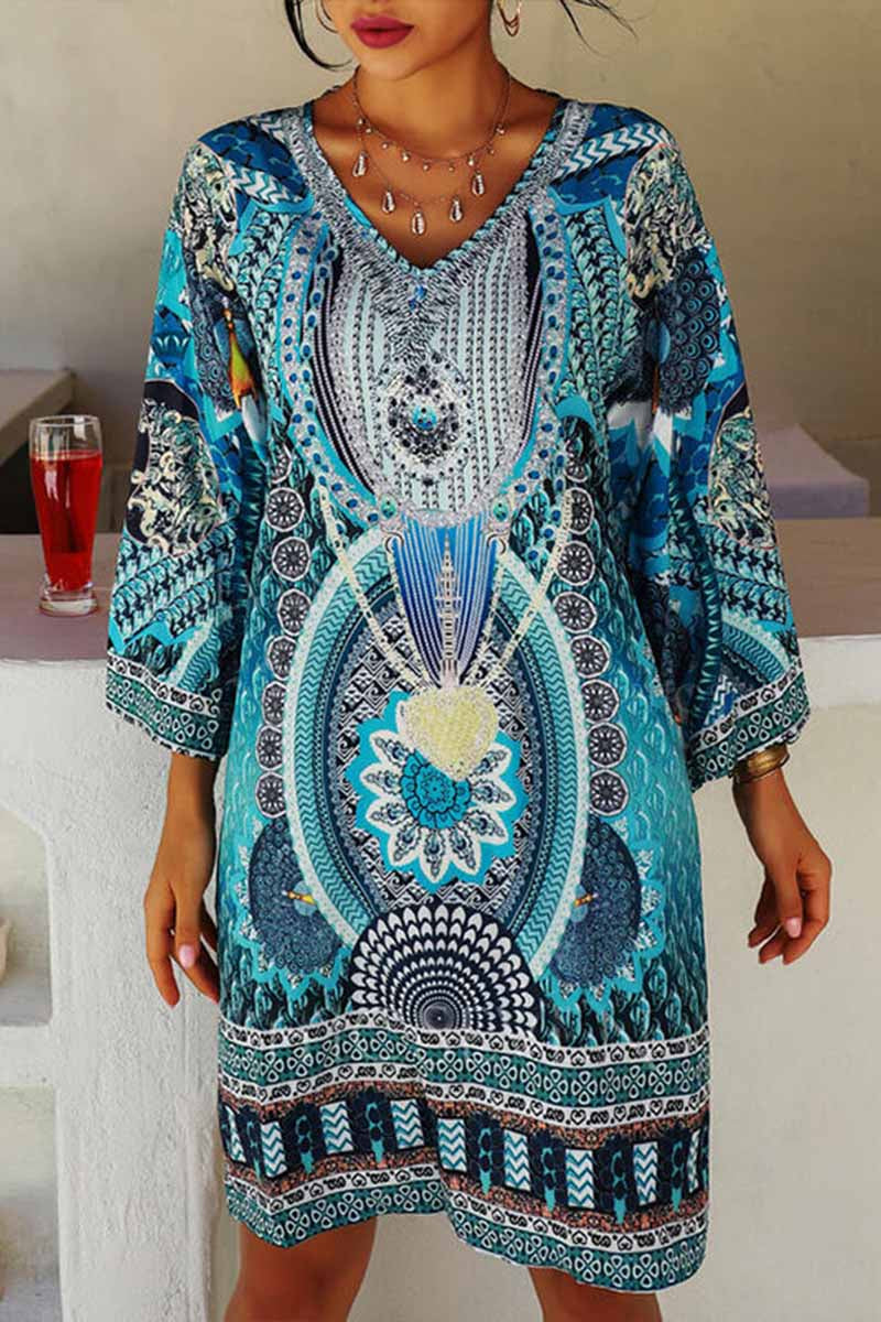 Dámské neformální šaty s dlouhým rukávem a výstřihem do V s etnickým potiskem