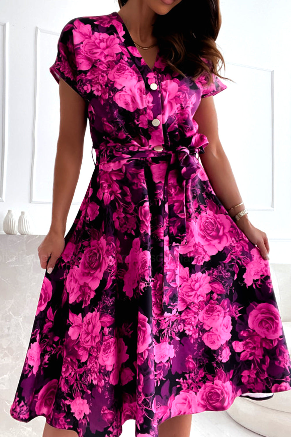 Dámské potištěné šaty s kravatou a výstřihem do V s krátkým rukávem