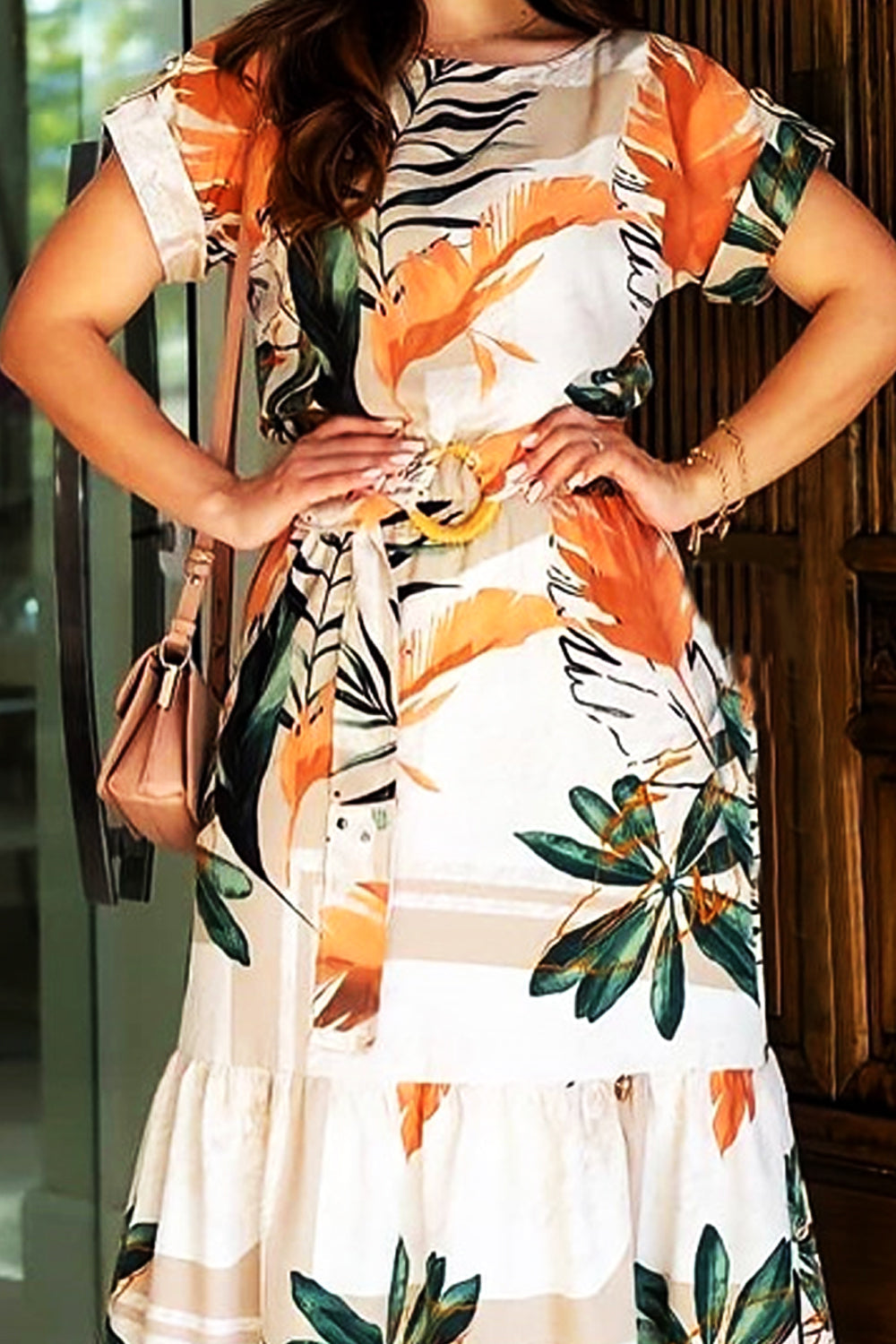 Dámské oranžové šaty s květinovým potiskem s krátkým rukávem