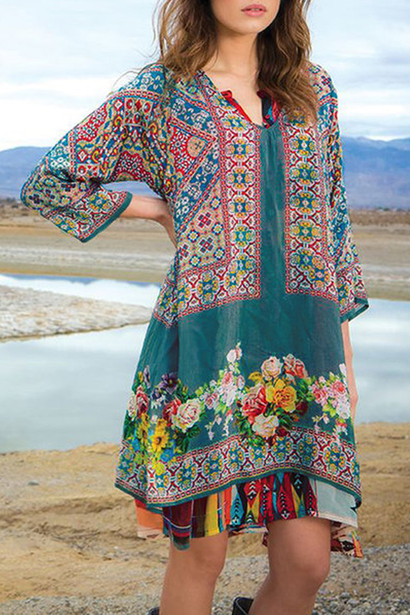 Dámské midi šaty s 3/4 rukávem a výstřihem do V s potiskem