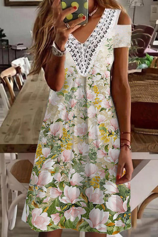 Dámské šaty s krajkovým lemem a potiskem panelu