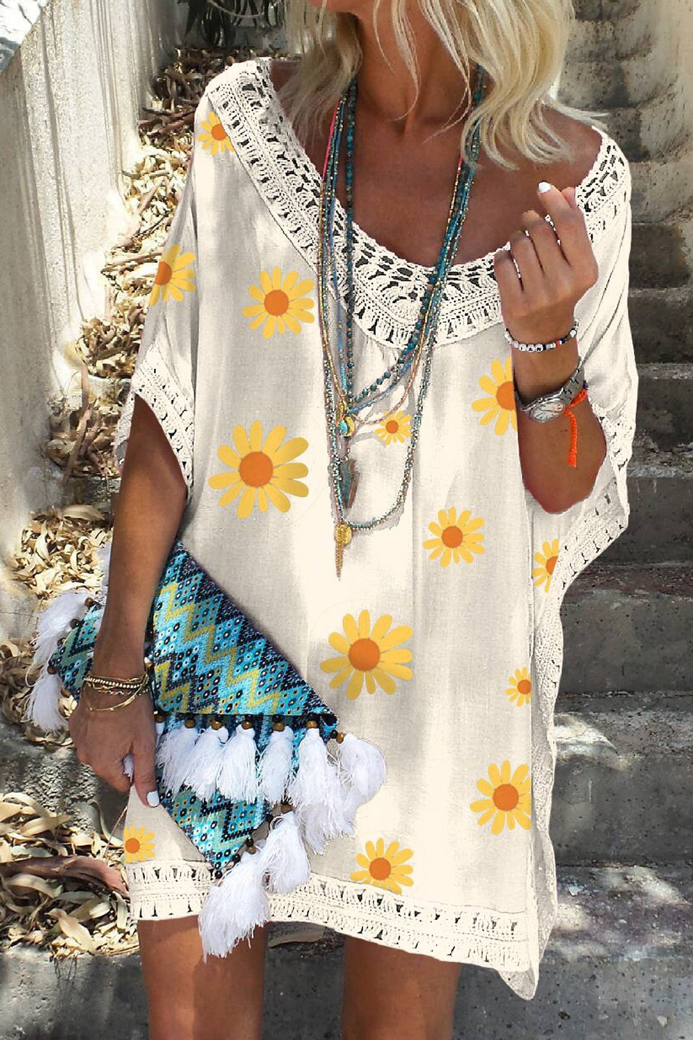 Dámské volné potištěné šaty s výstřihem do V