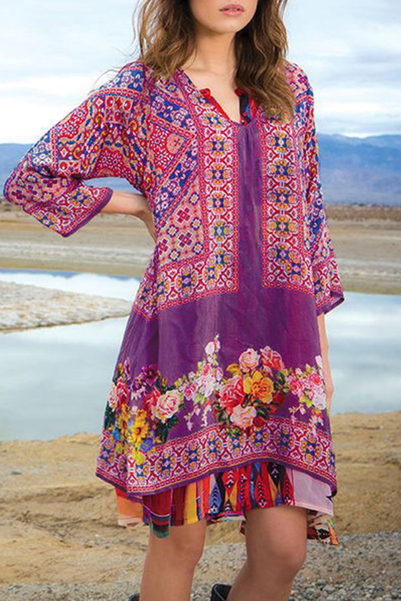 Dámské midi šaty s 3/4 rukávem a výstřihem do V s potiskem