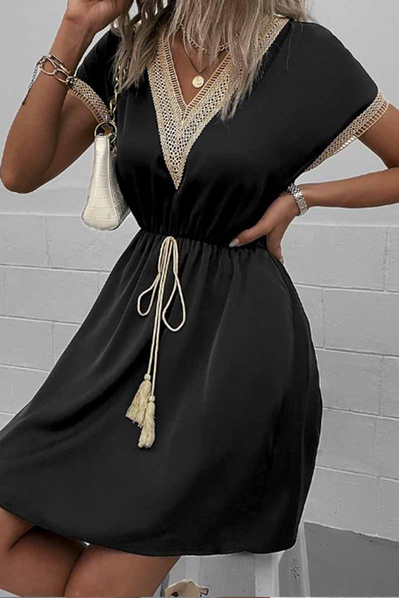 Dámské jednobarevné krajkové šaty s krátkým rukávem a výstřihem do V