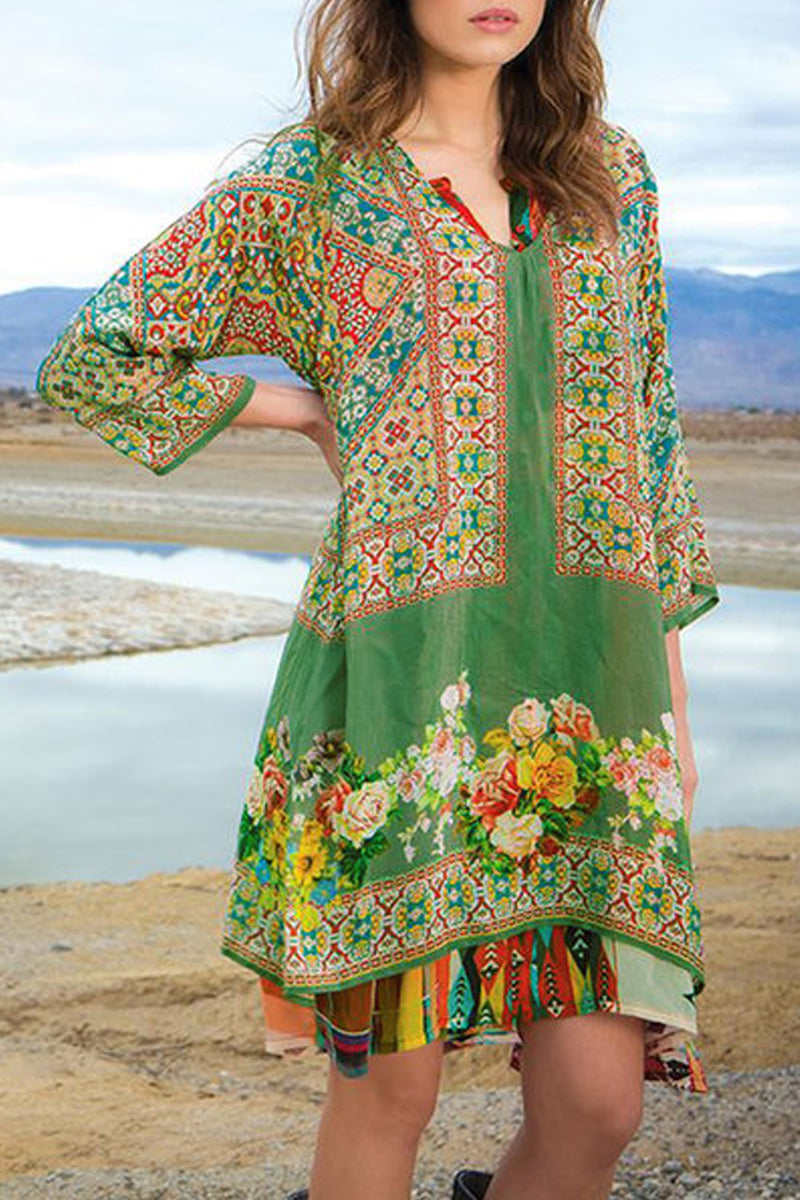 Dámské midi šaty s 3/4 rukávem a výstřihem do V s potiskem