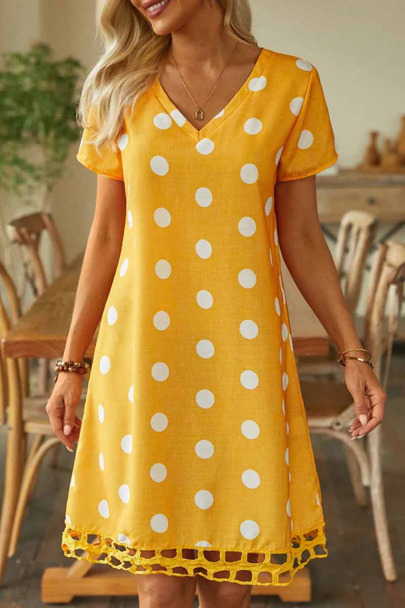 Dámské šaty s krátkým rukávem a výstřihem do V s dutým bočním lemem